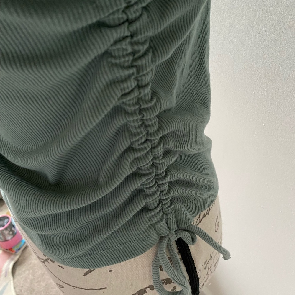 Semi Cropped Ribbed Tee - Picture 4 of 5
